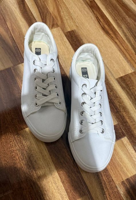 Кроссовки почти новые