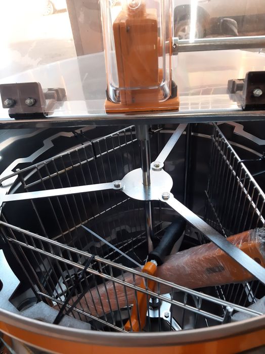 Центрофуга за мед радиална 3/12 електрическа 12/220