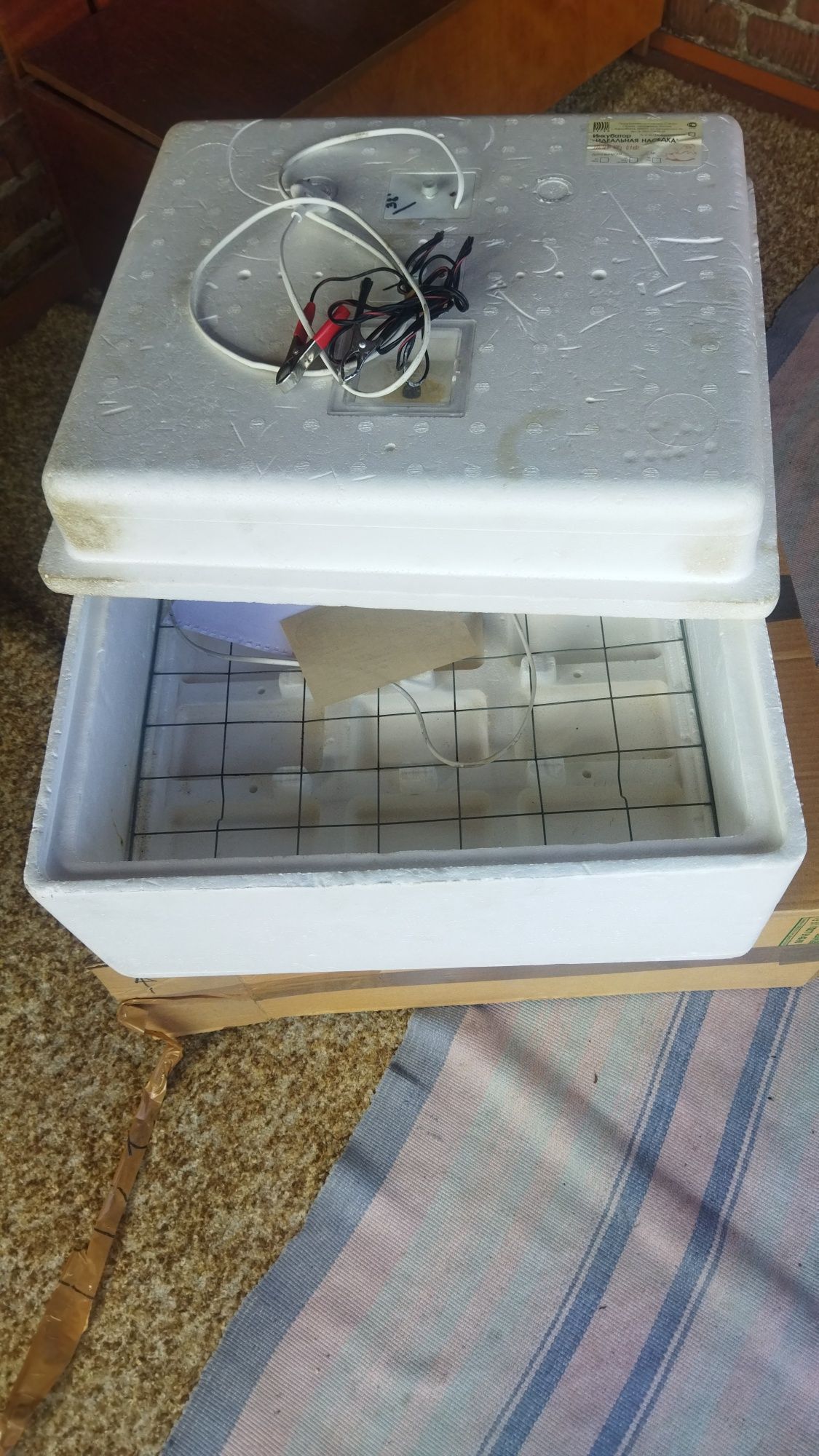 Инкубатор бытовой для инкубации и вывода  цыплят