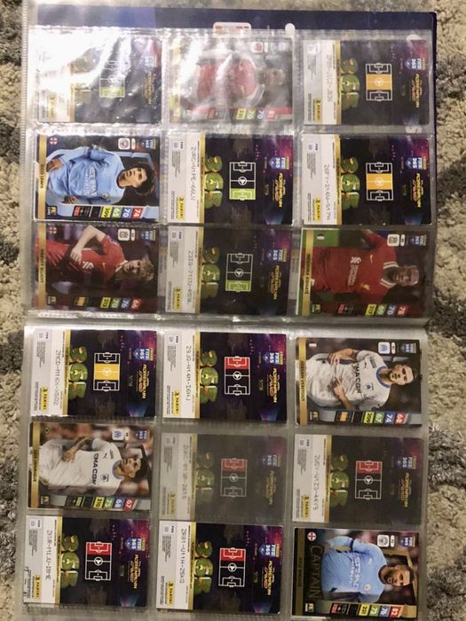 Diferite cartonase Fotbal Fifa 365 in stare buna