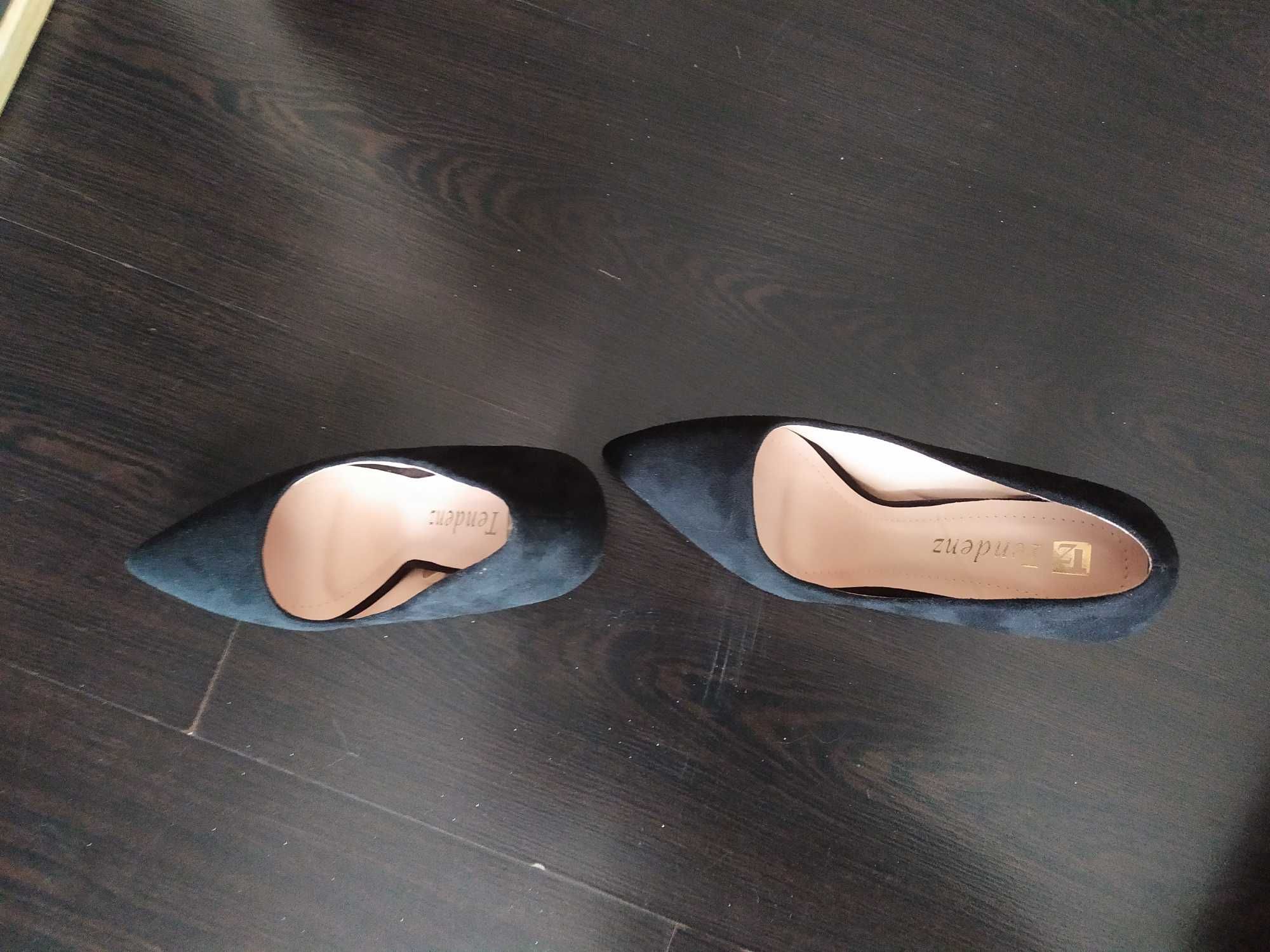 Дамски официални обувки Tendenz номер 36 с 10 см ток.