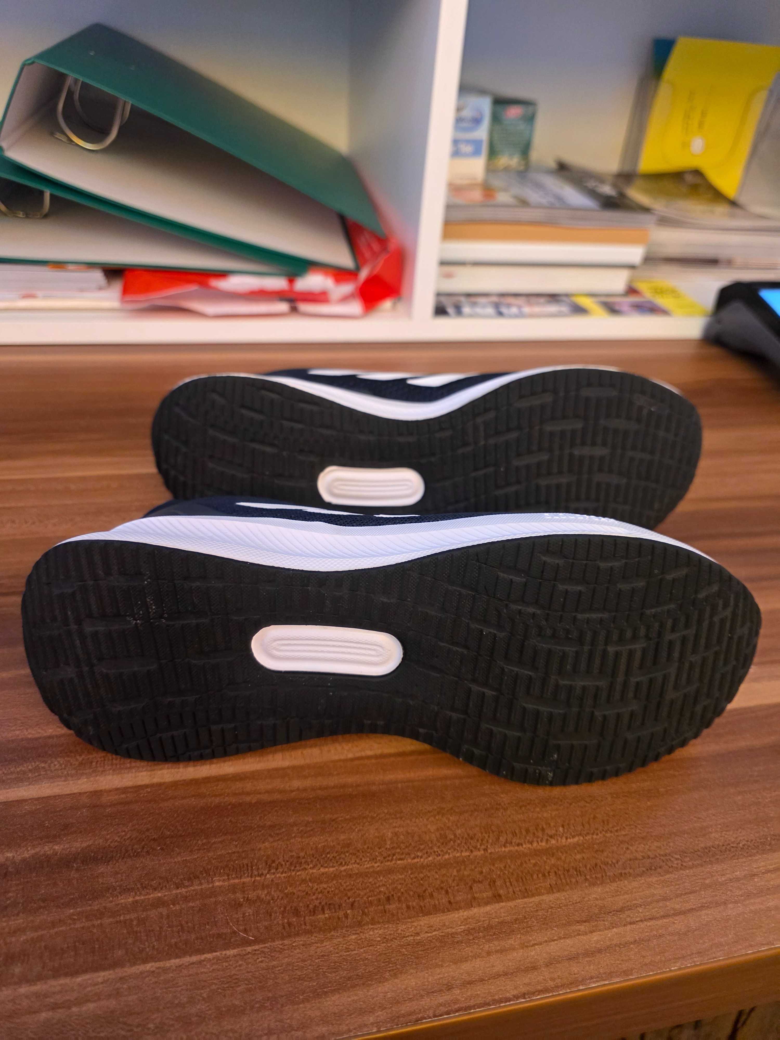 Adidas noi, marimea 40, albastri