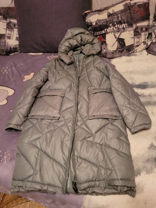 Отдам вещи пуховик и плащ.