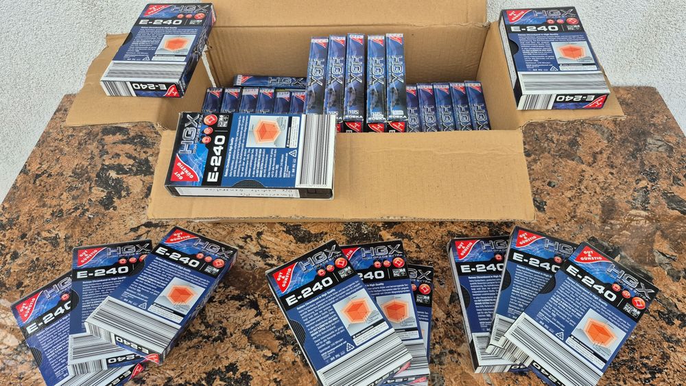 Vând Lot 14 casete video VHS originale marca Edeka HGX,de 240 minute