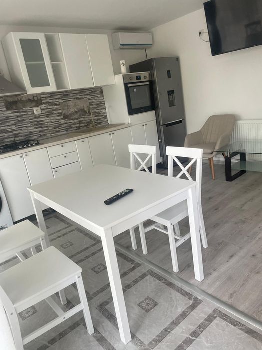 Inchiriez apartament cu 2 camere la vila Ysy