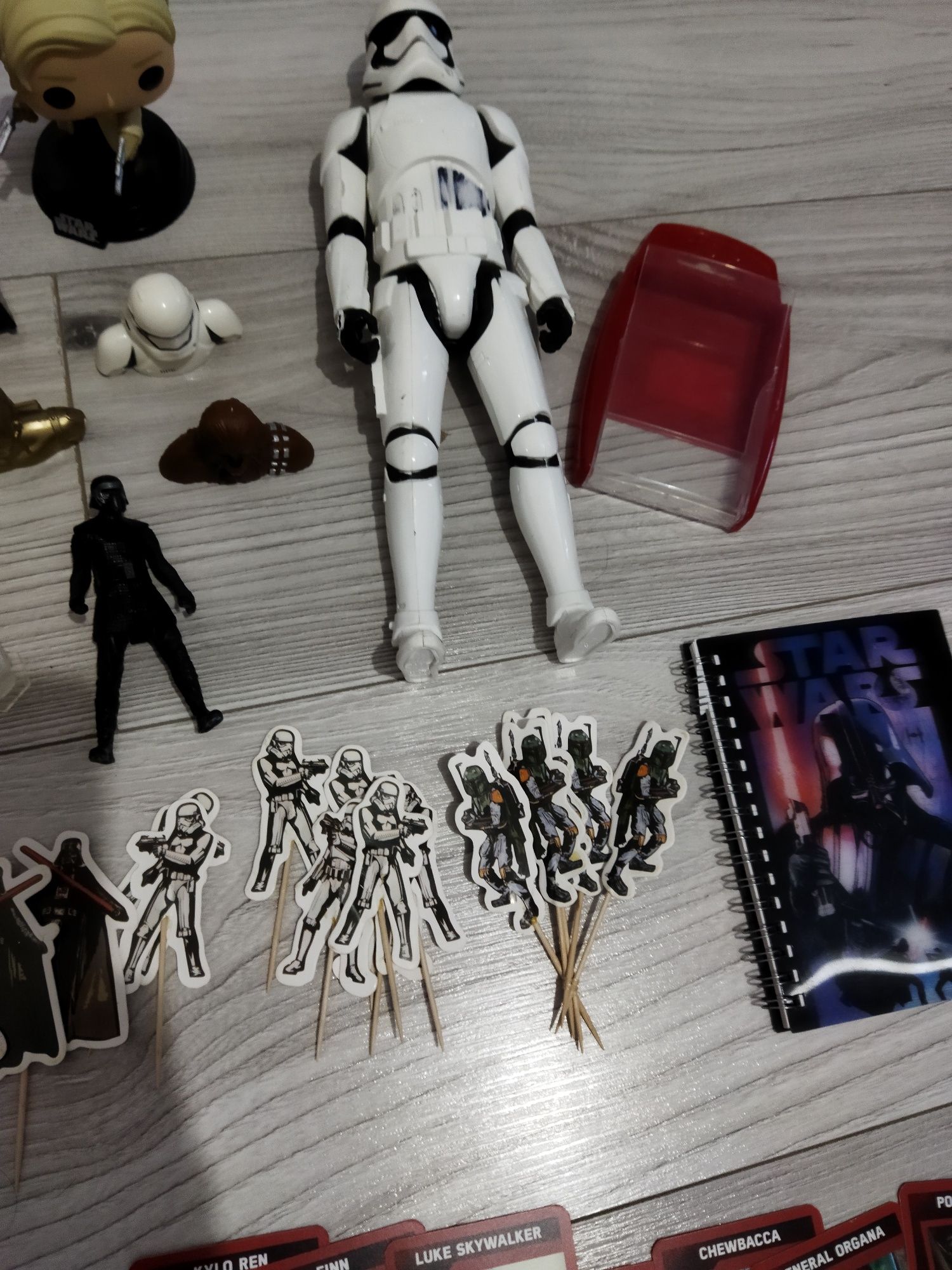 Lot jucării Star Wars măști figurine cartonase toppere caiet