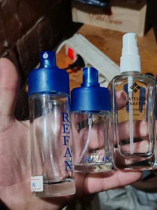 Продавам парфюмни бутилки, за да напълня