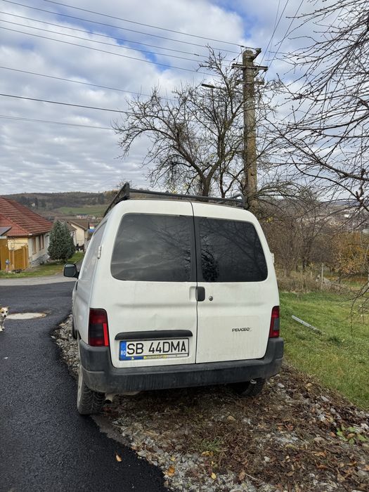Vând Peugeot Partner.