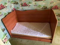Детско дървено легло/кошара  + Подаръци