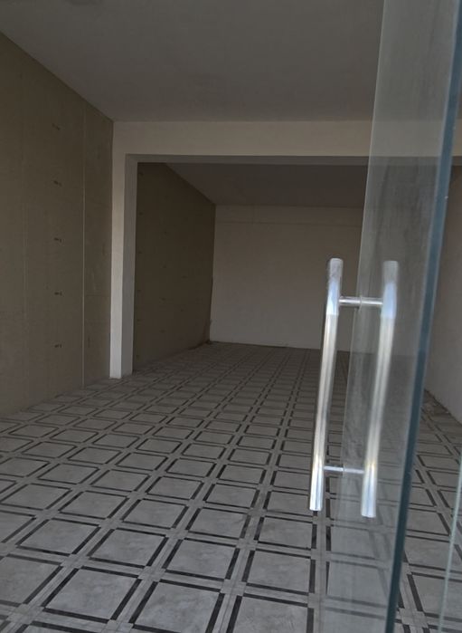 3 qavatli savdo markazi. G'ijduvon markazi Yu.Hamadoniy ko'chasi