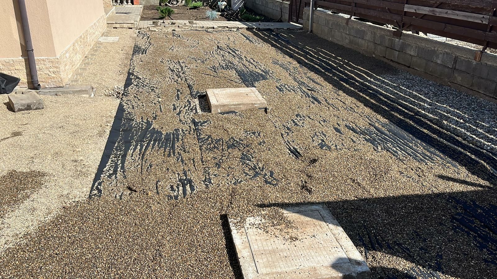 Pavaje curți dale borduri gazon Brasov superpret si miniexcavator