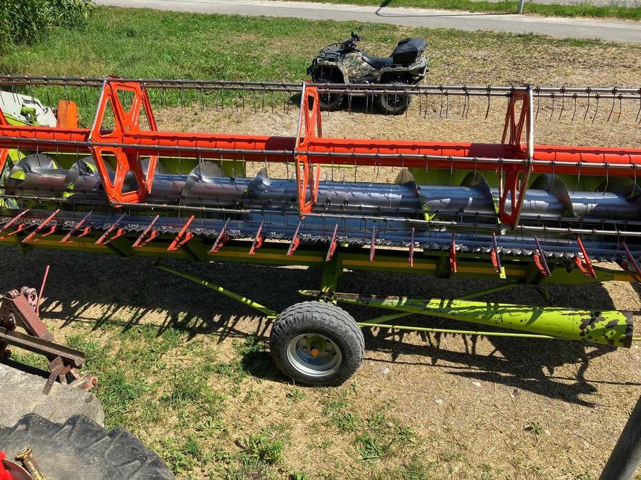 Se vinde doua combine Claas cu accesori complecte
