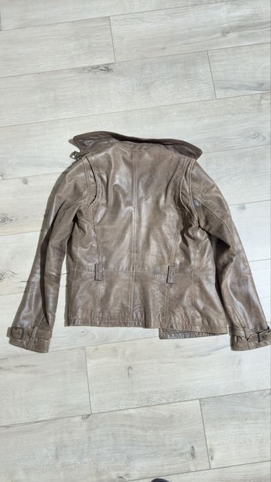 Дамско Кожено яке в добро състояние
