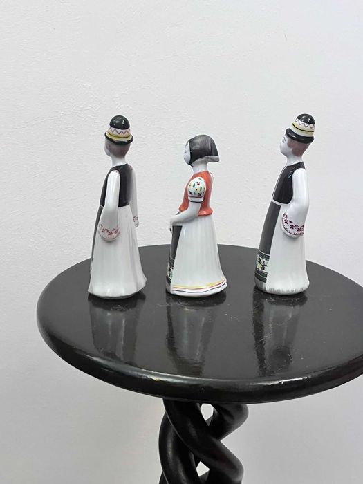 Set 3 bibelouri vechi portelan pictat manual semnate hollohaza bibelou