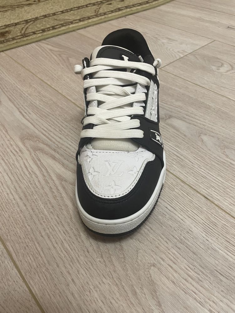 Jordan retro 4 si louis vuitton