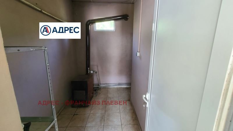 Гараж в Плевен, област-гр.Гулянци площ 610 цена 250000