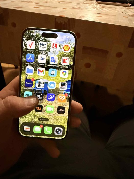 Продавам Айфон 15 - 128 гб