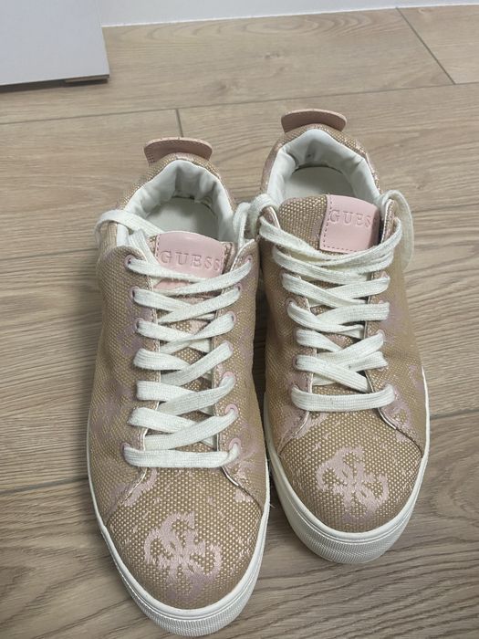 Adidasi Guess marimea 40