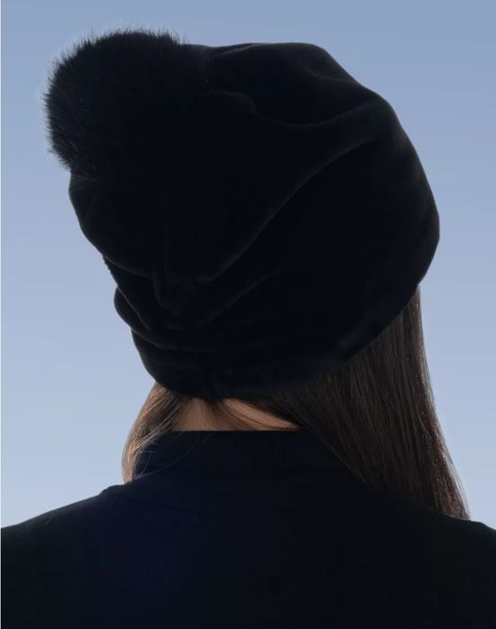 Продам шапочку женскую зимнюю.