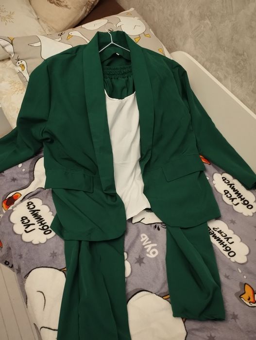 Костюм брючный,тройка