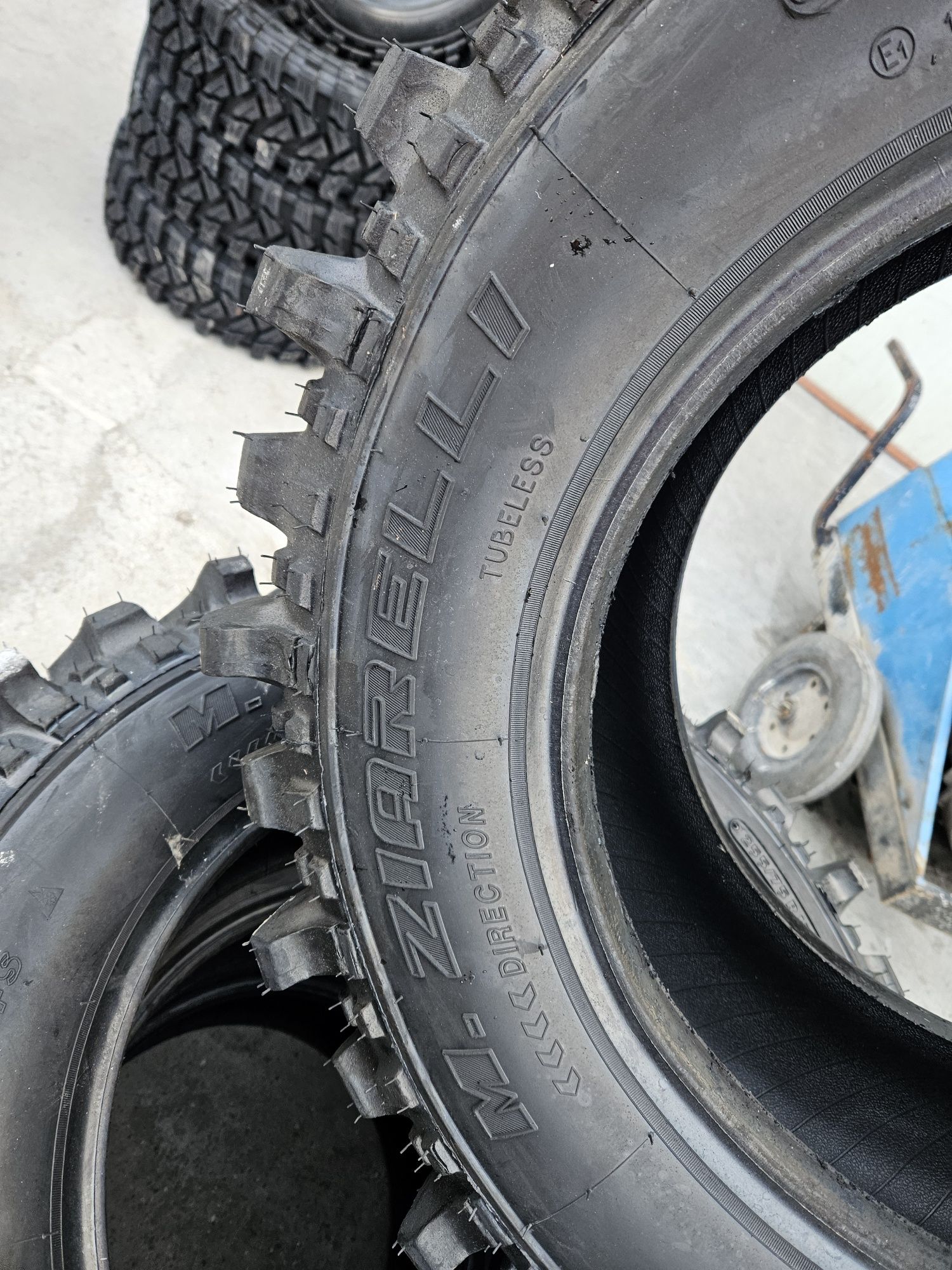 Anvelope off road 255/75R 17.