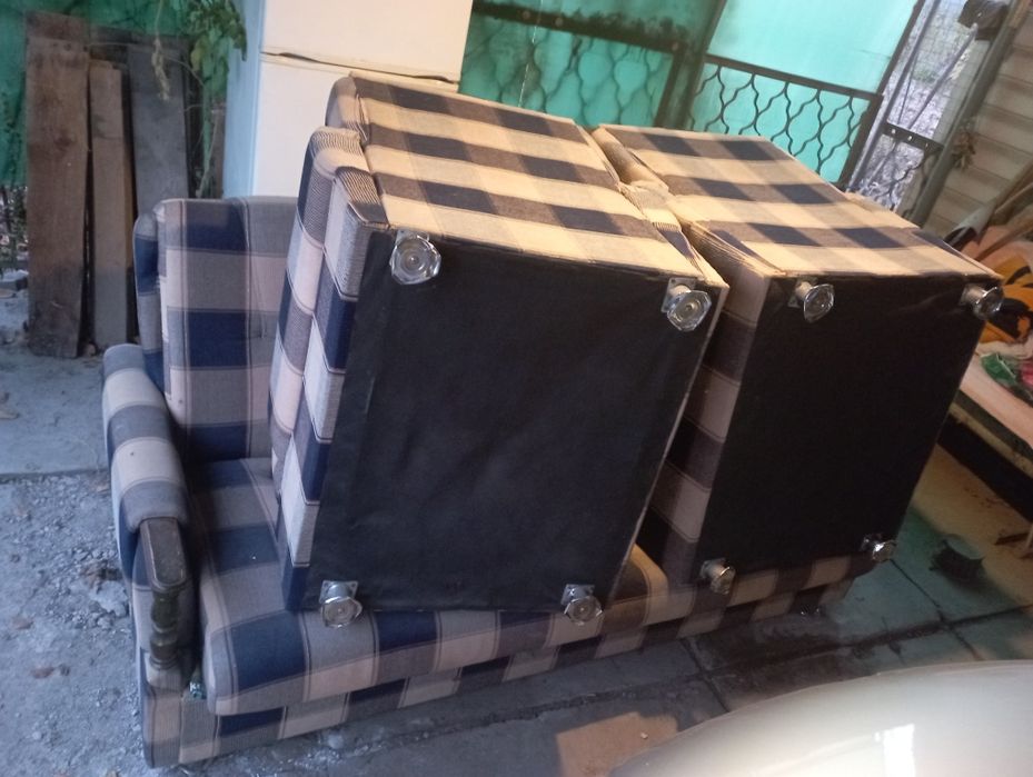 Диван и два кресла бесплатно