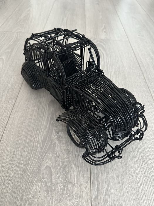 Ръчно изработена кола от тел