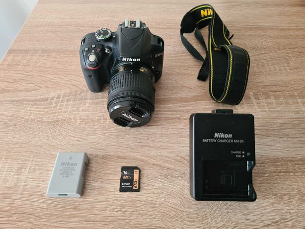 Nikon D3300, 24.2MP + Obiectiv 18-55mm VR II