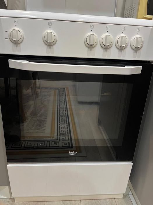 Печка б.у.Состояние среднее.Духовка работает