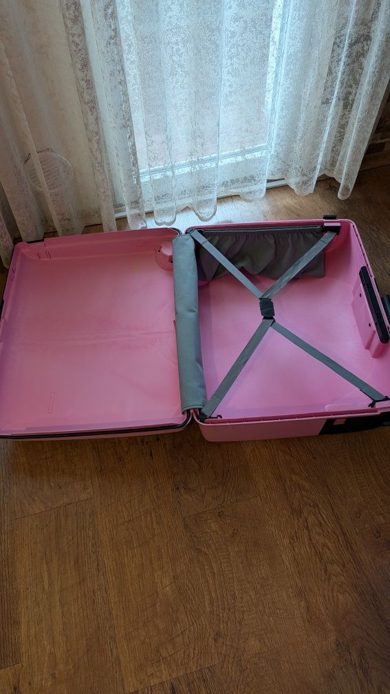 Куфар Carlton-Samsonite  .