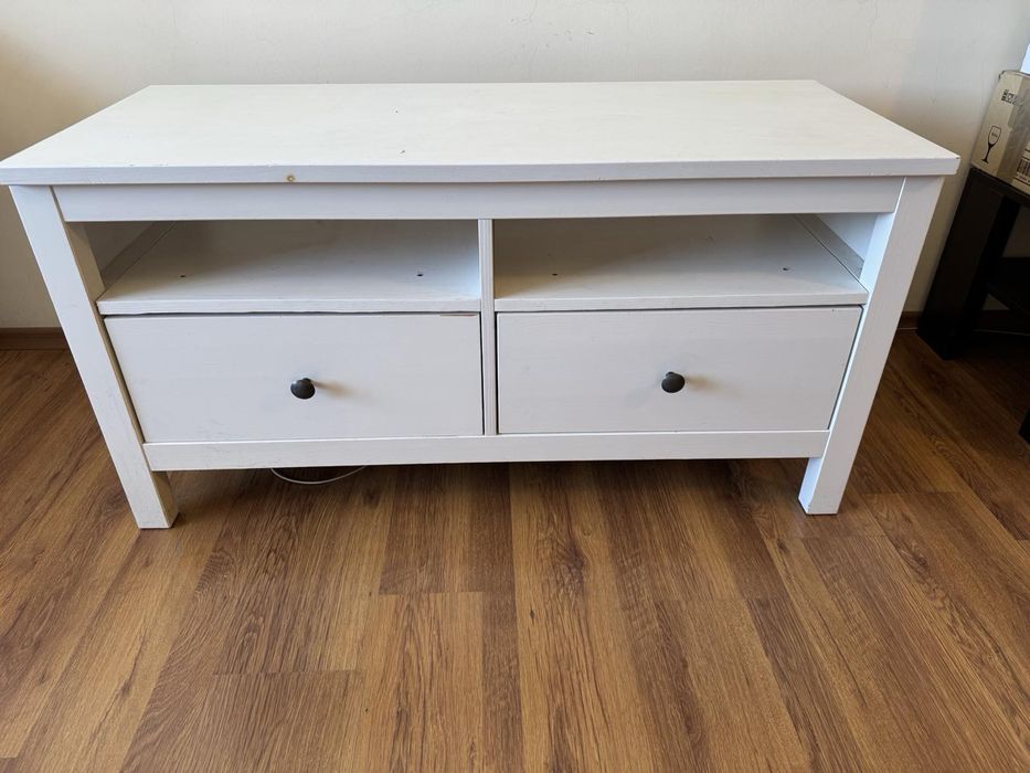 Шкаф за тв от Икеа -бял