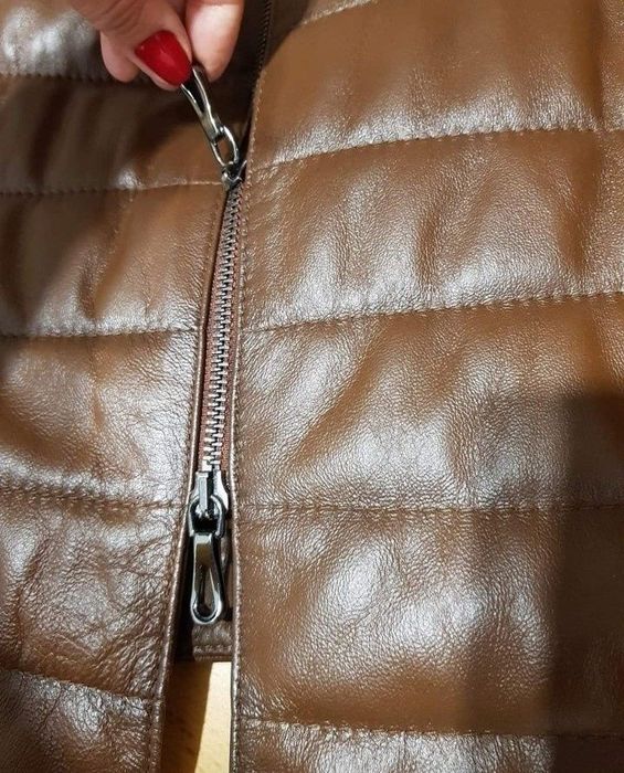 Haina matlasata piele naturala 100%,gluga detasabila blanita naturala