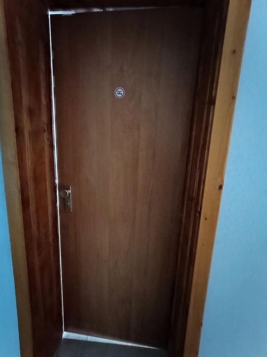 Врати с каси, брави, дръжки, патрони от чам, ламинат и МДФ