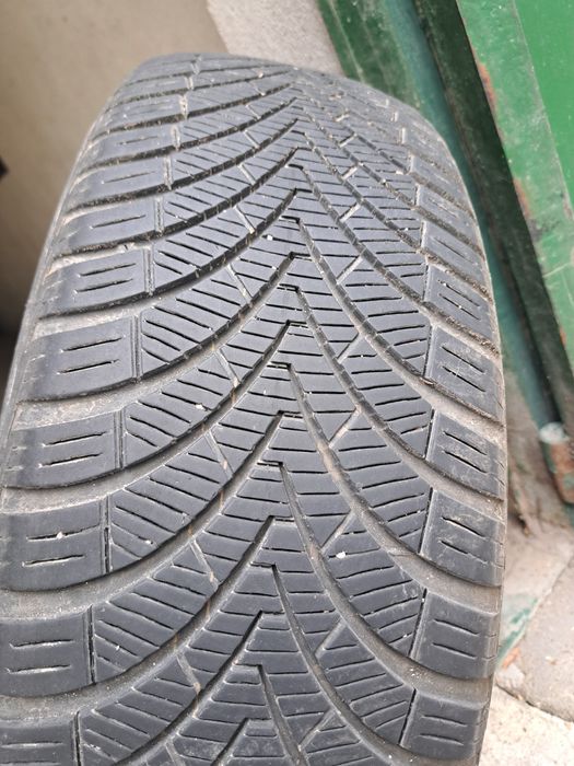 Kumho 225/60/18 - всесезонни гуми