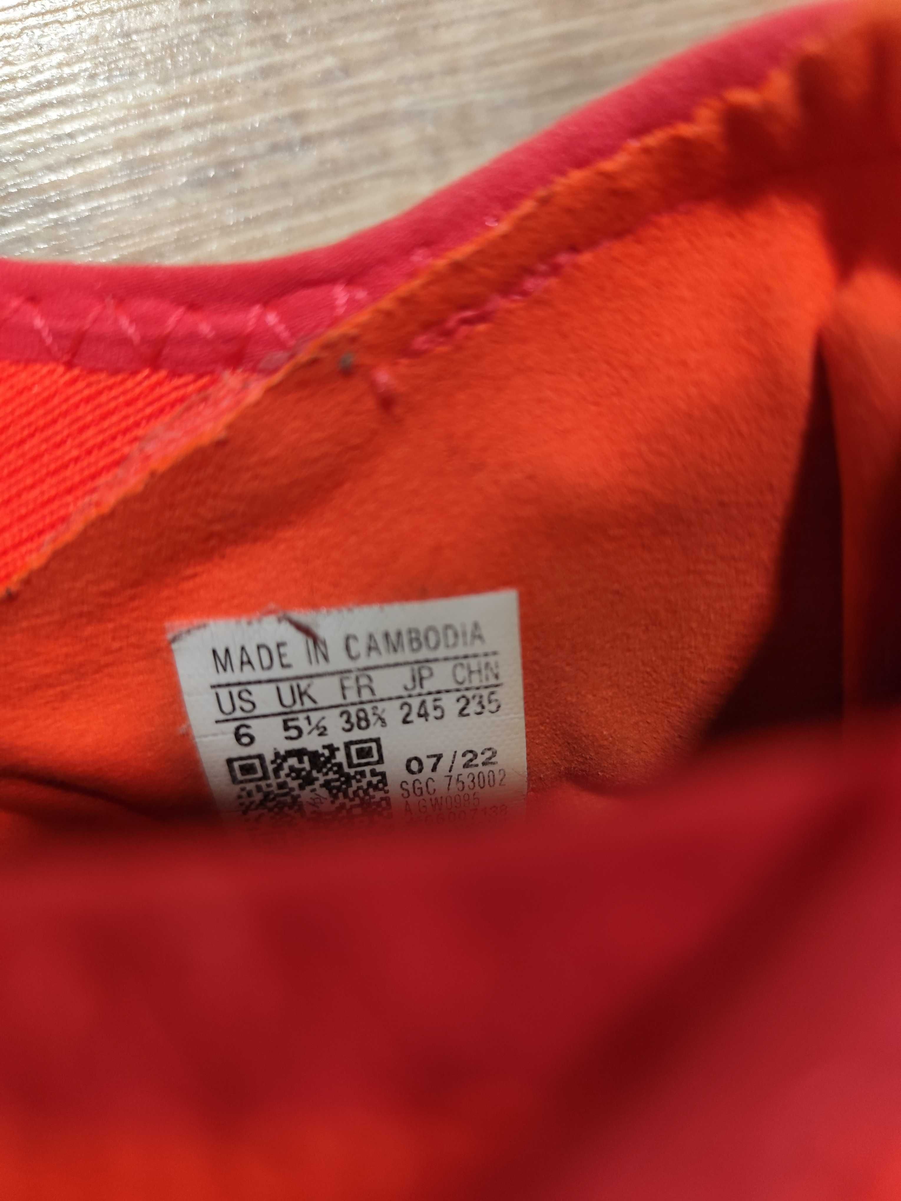бутонки на Adidas