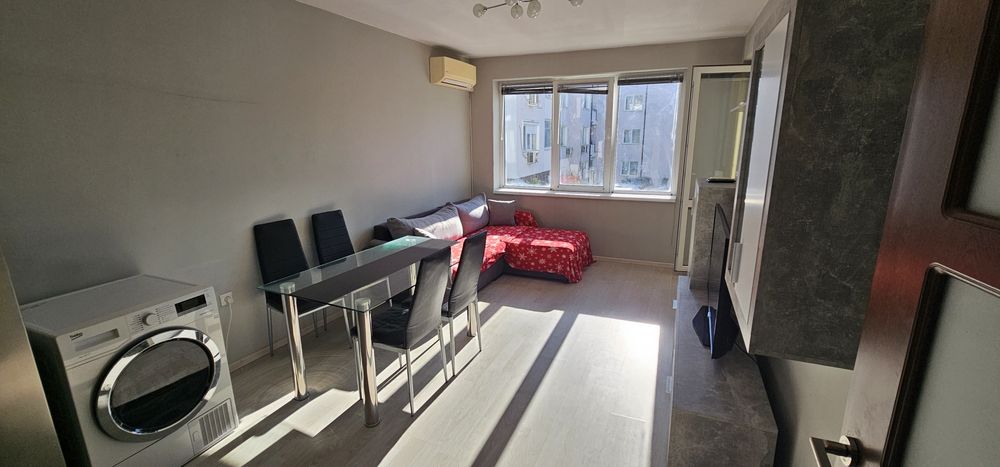 Двустаен апартамент с паркомясто