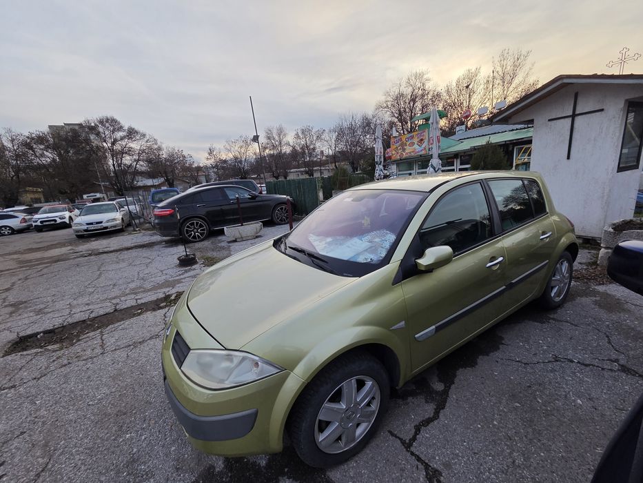 Продавам Рено Меган