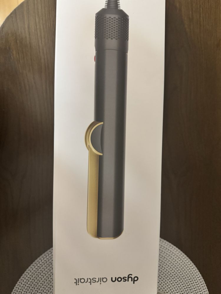 Продам Dyson Airstrait