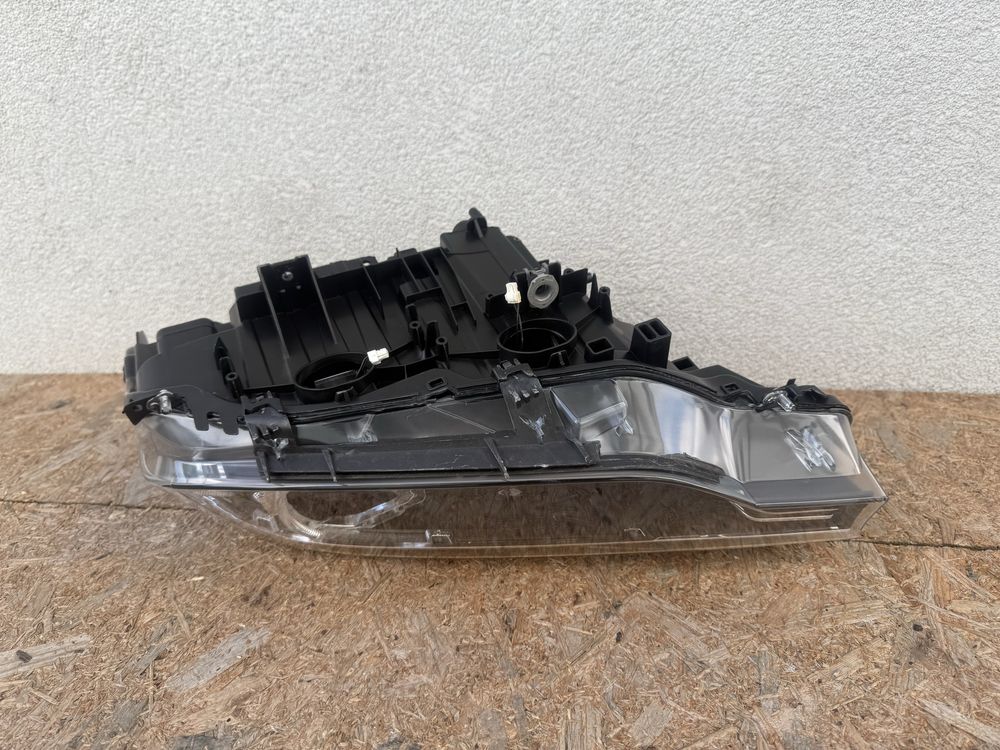 Far stanga BMW Seria3 F30 F31 Xenon Original Europa