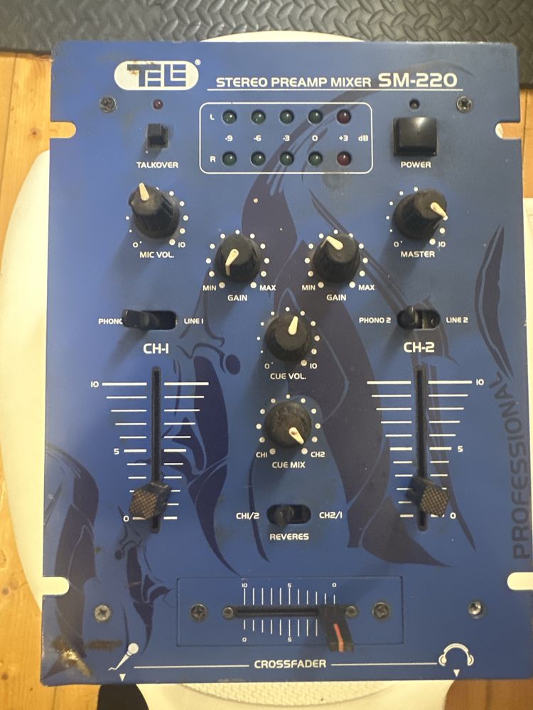 Mixer cu preamp/crossfader