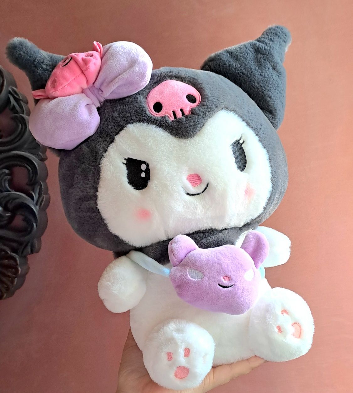 Pluș mare kuromi sanrio pluș mare cu funda hello kitty