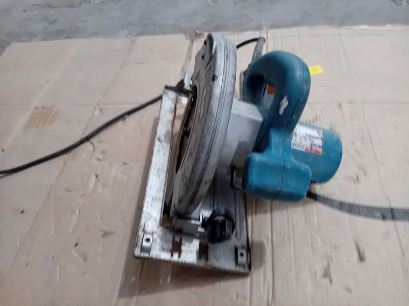 Ръчен циркуляр - Makita 110 V /  1300 W