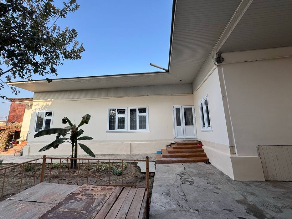 ДОРМОНДА ховли сотилади янги хает кучасида 24 автобус охир. 35.000