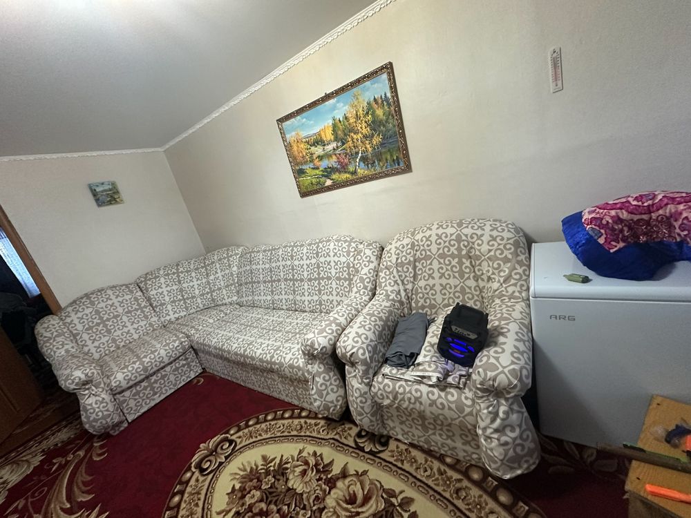 Продам диван с креслом! Чистый! Без блох и т.д