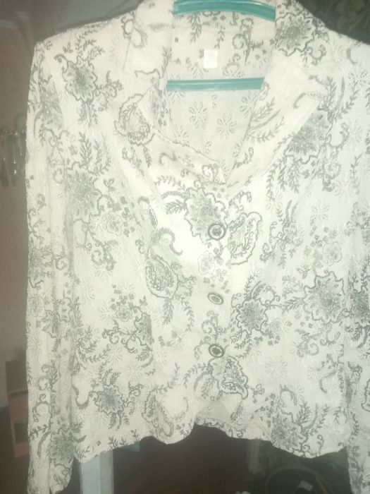 Продам блузку женскую