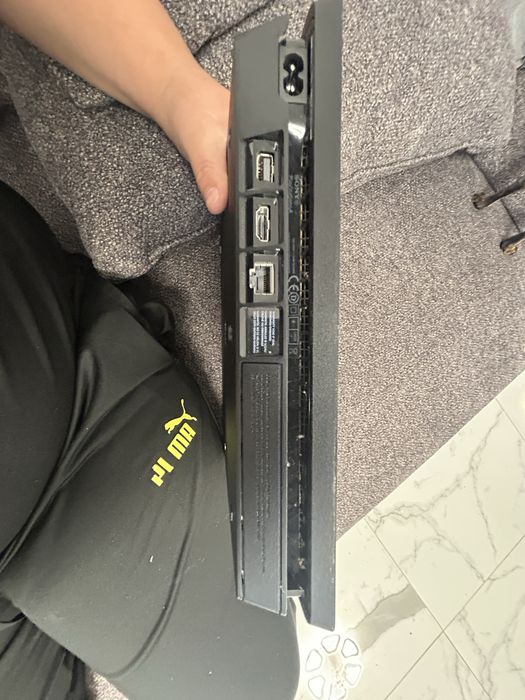 Playstation 4 slim