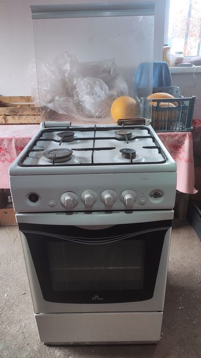 Продам газовую плиту