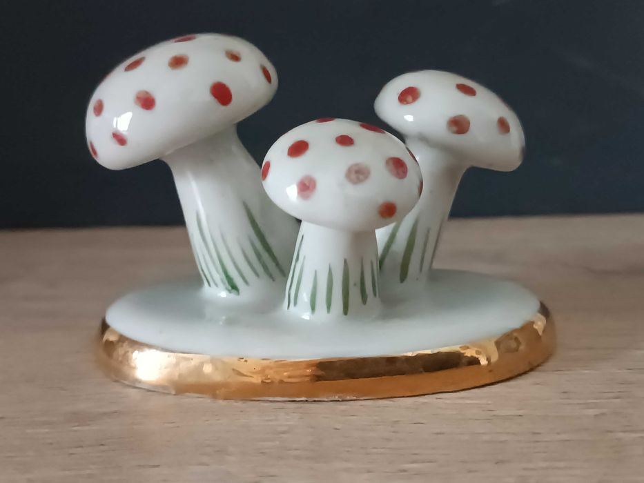 Българска, порцеланова фигурка