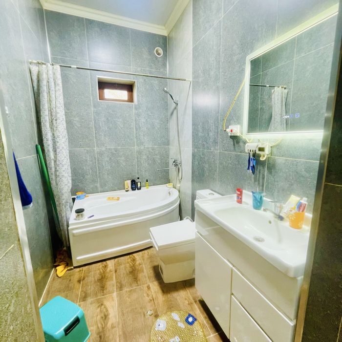 Срочно продается дом в Мирзо Улугбекском районе за военным госпиталем.