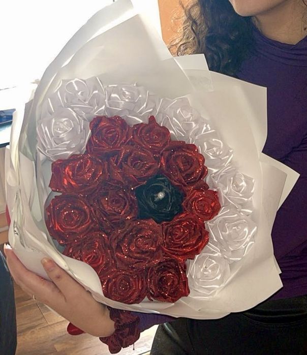 Buchet 21 trandafiri satin